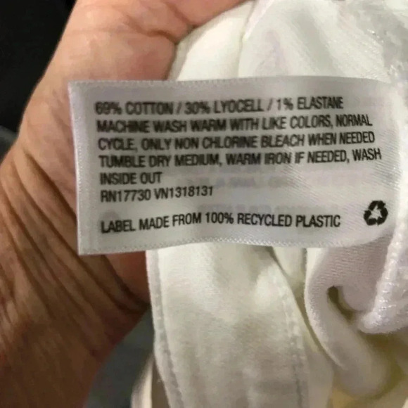 Universal Thread Ankle boot cut jeans, frayed hem line,5 pocket belt loop - Picture 6 of 7